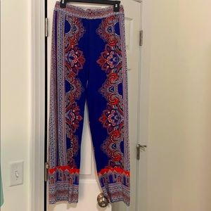 Free flowing pants with elastic/stretch waist